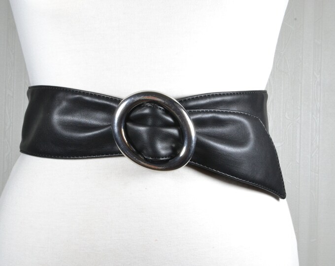 Oversize Buckle Leather Belt