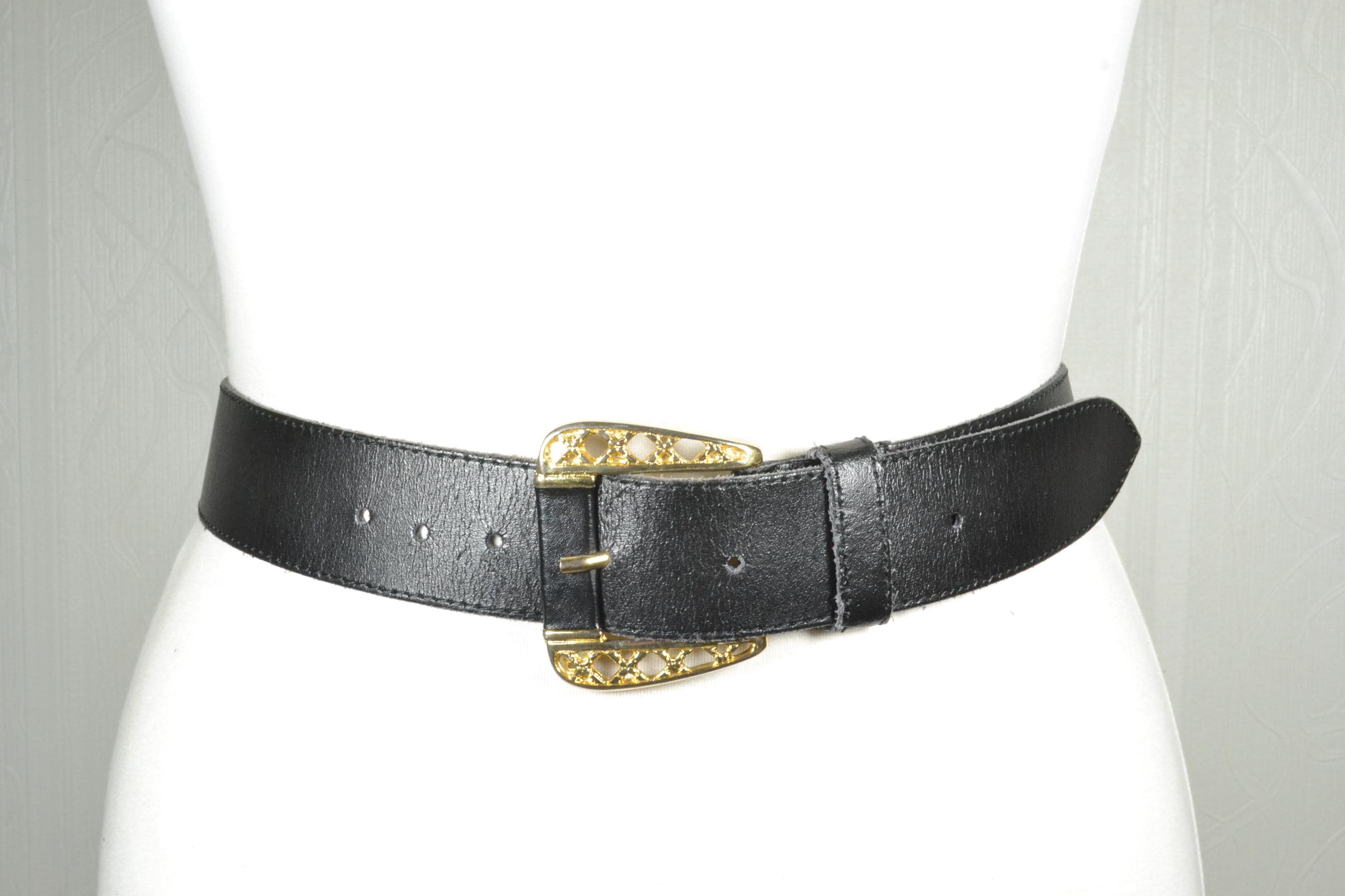 Vintage Elegant Black Leather Belt With Ornate Gold Chain  display picture 2