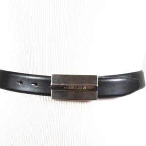 Cinturón vintage de piel negra con hebilla rectangular de acero, accesorio minimalista de moda para mujer HUGO BOSS