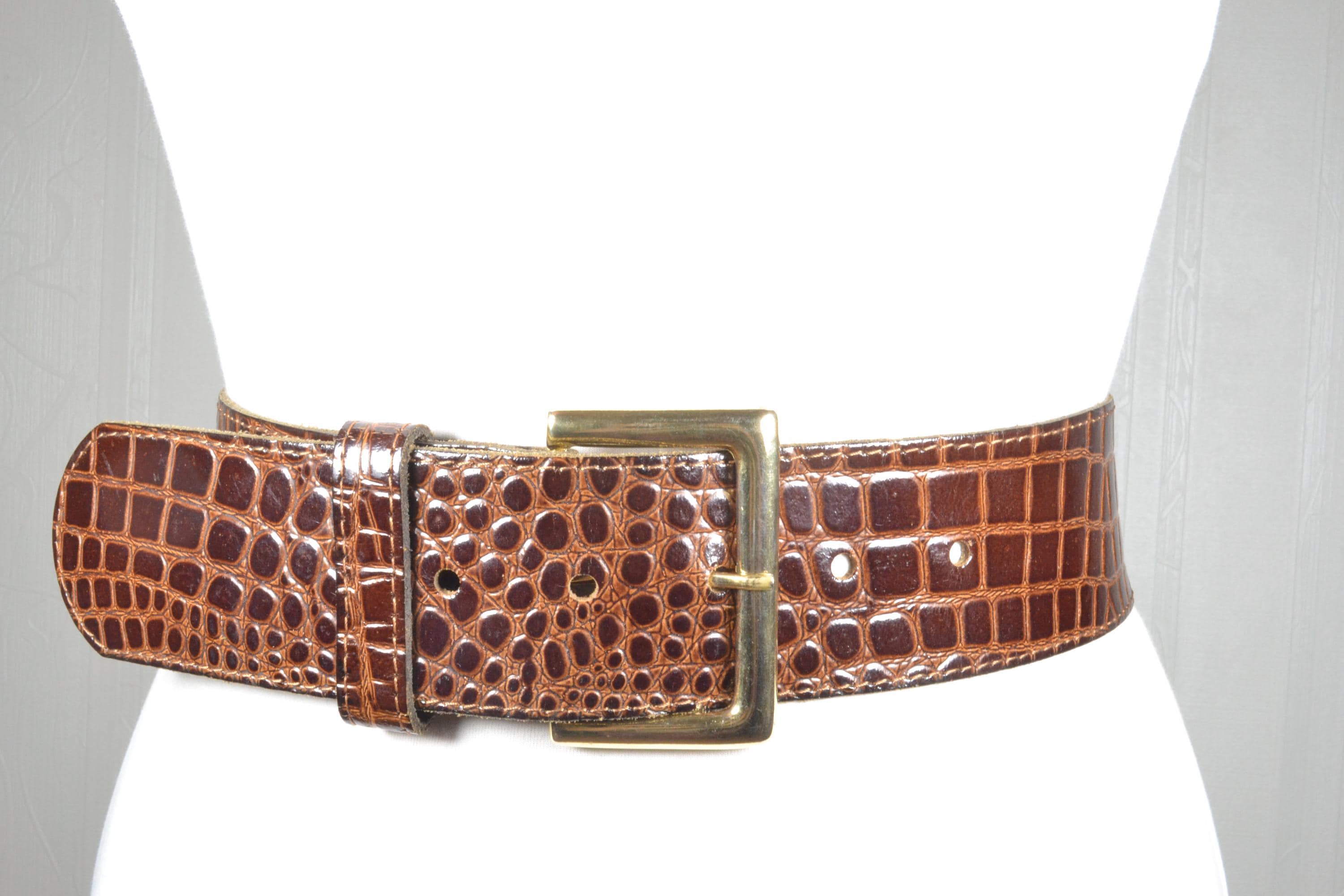 Vintage Wide Brown Croco Belt: Gold Buckle Crocodile Pattern  display picture 3