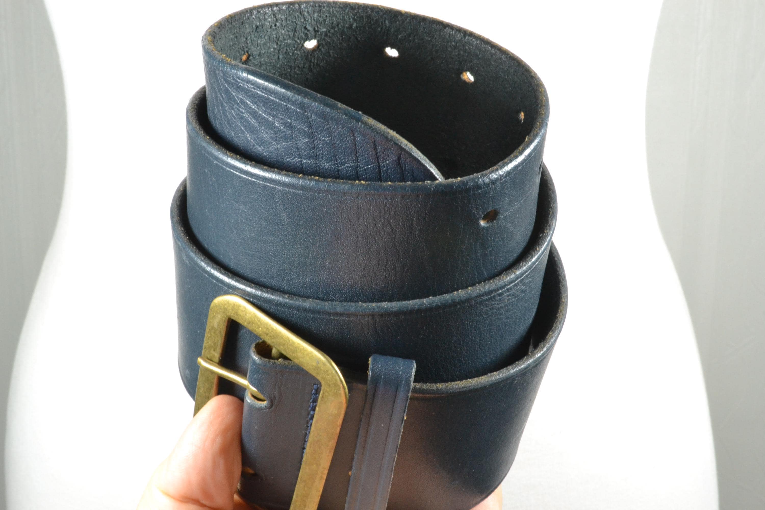 Vintage 80s Navy Blue Wide Leather Cinch Belt: Aged Brass  display picture 1