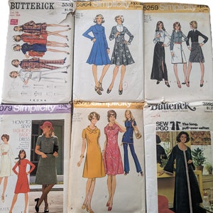 Peut inclure: Une collection de patrons de couture vintage pour robes et caftans. Les patrons sont de Simplicity et Butterick, et comprennent des instructions pour coudre une robe basique, un long caftan et une variété d'autres styles. Les patrons présentent des illustrations de femmes portant les vêtements finis.