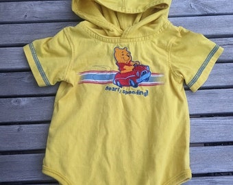 Grenouillère à capuche jaune vintage pour bébé Disney, ourson « excès de vitesse » avec oreilles d'ours, vêtements de bébé de 6/9 mois