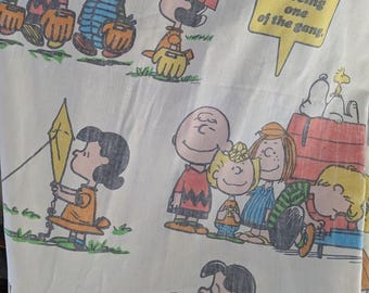 Charlie Brown Peanuts Zwillingsbettlaken ""Glück ist, einer von der Gang zu sein"""