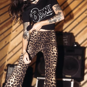 Pantalon évasé à imprimé léopard et bas cloche - Pantalon évasé taille haute à imprimé animal - Pantalon de style rétro des années 70 - Pantalon de festival bohème extensible