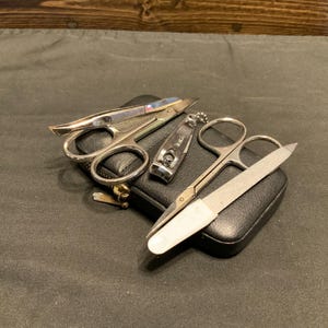 trousse à manucure vintage avec outils