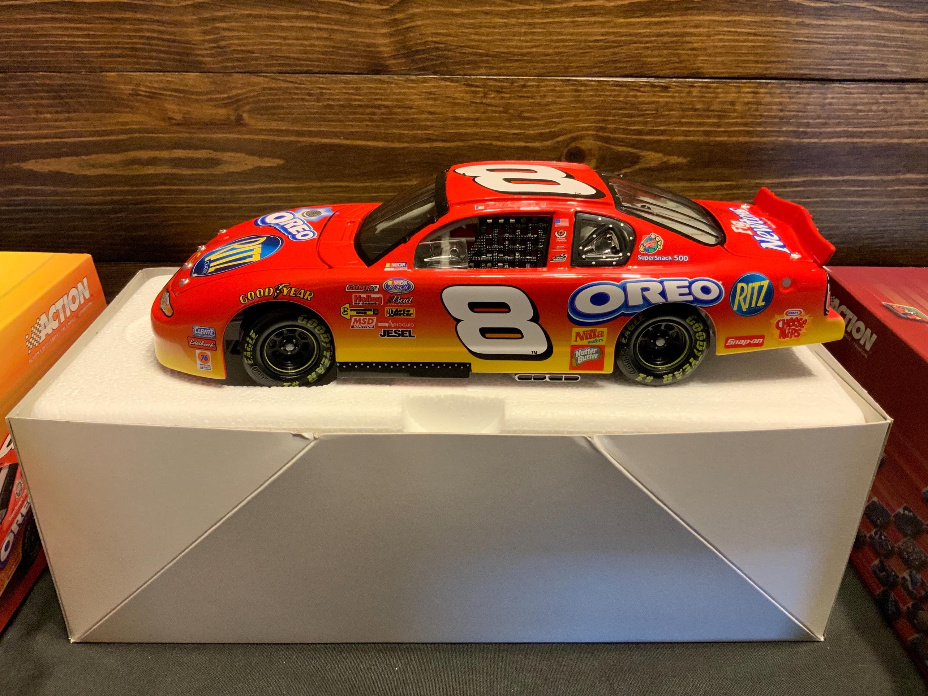 英国　ナショナルトラスト　オークリー　ミニチュア　ティーセット Dale Earnhardt Jr. #8 Ritz/oreo Nascar 1:24 Scale Die Cast Stock