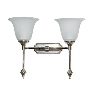 Könnte beinhalten: Zwei-flammige Wandleuchte mit silbernem Finish. Die Leuchte hat zwei Lampenschirme aus mattiertem Glas in Glockenform und dekorative Details. Die Leuchte ist für den Innenbereich konzipiert und verleiht jedem Raum einen klassischen Touch.