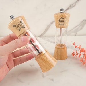 Personalized Oak & Acrylic Pepper Mill - Custom Engraved 6&quot; Transparent Grinder with Ceramic Core | Modern Kitchen Gift