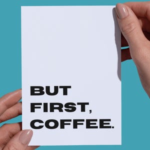 Mas primeiro, café – menu de café em preto e branco | Cartão de felicitações de alta qualidade em papel aquarela | Decoração para fãs de café e mal-humorados matinais | 0222
