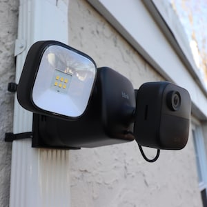 Blink Outdoor 4 Floodlight Camera - Downspout Mount