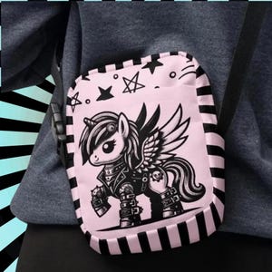 Sac à bandoulière licorne gothique pastel, sac à main Fairycore punk punk kawaii motif étoiles roses