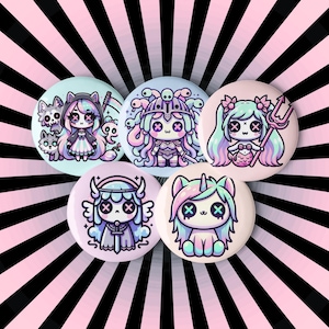 Könnte beinhalten: Fünf pastellfarbene Anstecknadeln mit niedlichen Comicfiguren mit X-förmigen Augen. Die Figuren umfassen ein Mädchen mit einer Krone, ein Mädchen mit einem Dreizack, ein Mädchen mit einem Schwert, ein Mädchen mit einer Schlange und ein Einhorn.