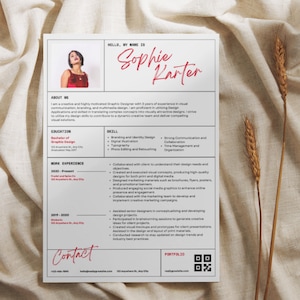 Puede incluir: Un currículum para una diseñadora gráfica llamada Sophie Karter. El currículum incluye su información de contacto, educación, experiencia laboral y habilidades. El currículum está diseñado con un diseño moderno y limpio.