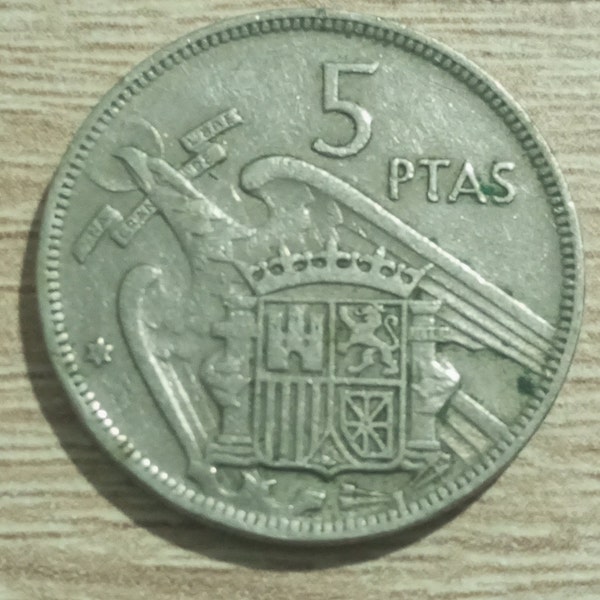 Spanische 5-Peseta-Münze von 1957 mit Stern 57