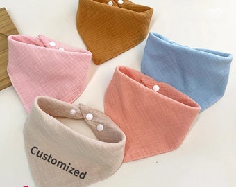 Trendiges personalisiertes Dreieckstuch-Lätzchen, weiches Baumwoll-Gaze-Speicheltuch, wasserdichtes Sabber-Bandana für Jungen und Mädchen – einzigartiges Baby-Geschenk