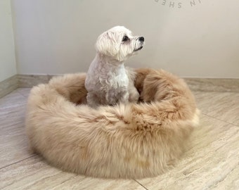 Cama para perros crema beige de piel de oveja real, cama para gatos, perro puf, gato puf, para mascotas, regalo para perros, regalos para perros mascota Cat Mat Muebles para mascotas Piel de oveja