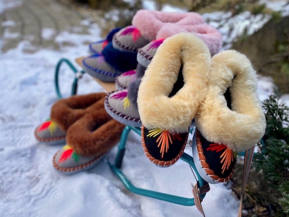 Handmade Wool Slippers – Embroidered Leather Sole | Natural Sheep Wool | Cozy Goral Style | Lucky Dip Colors | Christmas Gift | Bamboshe