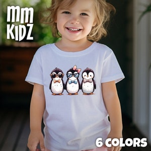 Linda camiseta gráfica del trío de pingüinos para niños pequeños / adorable camiseta de pingüino pajarita / divertida camisa de fiesta de pingüinos / regalo para niños / camisa de pijama infantil