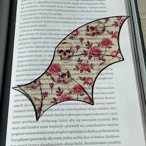 Bladwijzer Rose Bat Wing | Transparante bladwijzer schedel | Duidelijke gotische bladwijzer | Fantasy Gothic bladwijzer | Vampiervleugel bloemen boekenwurm cadeau