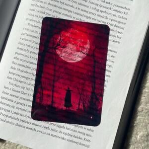 Marque-page Sorcière dans la forêt | Marque-page transparent Lune chauve-souris | Marque-page gothique transparent | Fantaisie magique rouge | Cadeau lecteur de livre Dark Academia