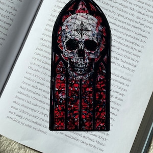 Marque-page tête de mort effet vitrail | Marque-page transparent pour fenêtre d&#39;église | Marque-page gothique fantastique | Cadeau lecteur de vers de Dark Academia Book