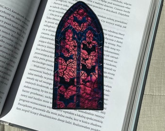 Marque-page gothique chauve-souris | Marque-page transparent pour fenêtre d'église | Marque-page gothique transparent | Cadeau pour lecteur de livre d'horreur Witch Core | Marque-page fantaisie rouge