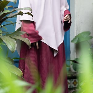 Elegant Vertical Line Abaya Dress, Minimalist Modest Muslim Outfit for Women