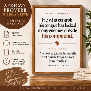 Può includere: Una stampa artistica da parete incorniciata con un proverbio africano e un versetto biblico. Il testo recita: He who controls his tongue has locked many enemies outside his compound. Whoever guards his mouth and tongue keeps his soul from troubles. Proverbs 21:23.