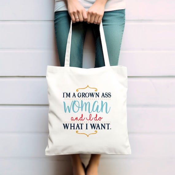 60 en la categoría «Casual latin woman with big shopping bag» de fotos