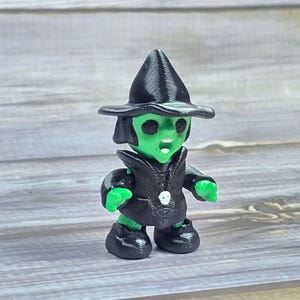 Cute 3D Printed Witch – Halloween Decor | Spooky Miniature Figurine | Fall Tabletop Decoration | Witch Gift