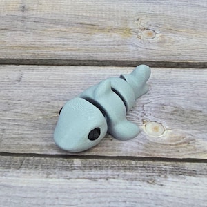Articulated Shark Mini – 3D Printed Fidget Toy, Desk Companion, Ocean Lover Gift