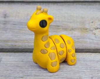 3D Printed Articulated Giraffe Figurine: Poseable Nursery Decor