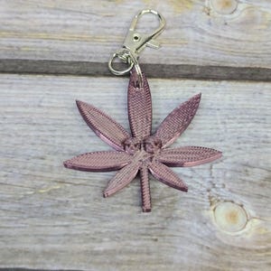 Leaf Lover&#39;s Delight: Custom Leaf Keychain