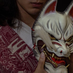 Máscara japonesa Fox Kitsune. Máscara Branca feita sob encomenda. Arte asiática e decoração de parede para canto de trabalho em casa e no escritório