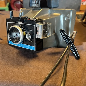 Vintage Polaroid “automatic Land Camera” in Version 320