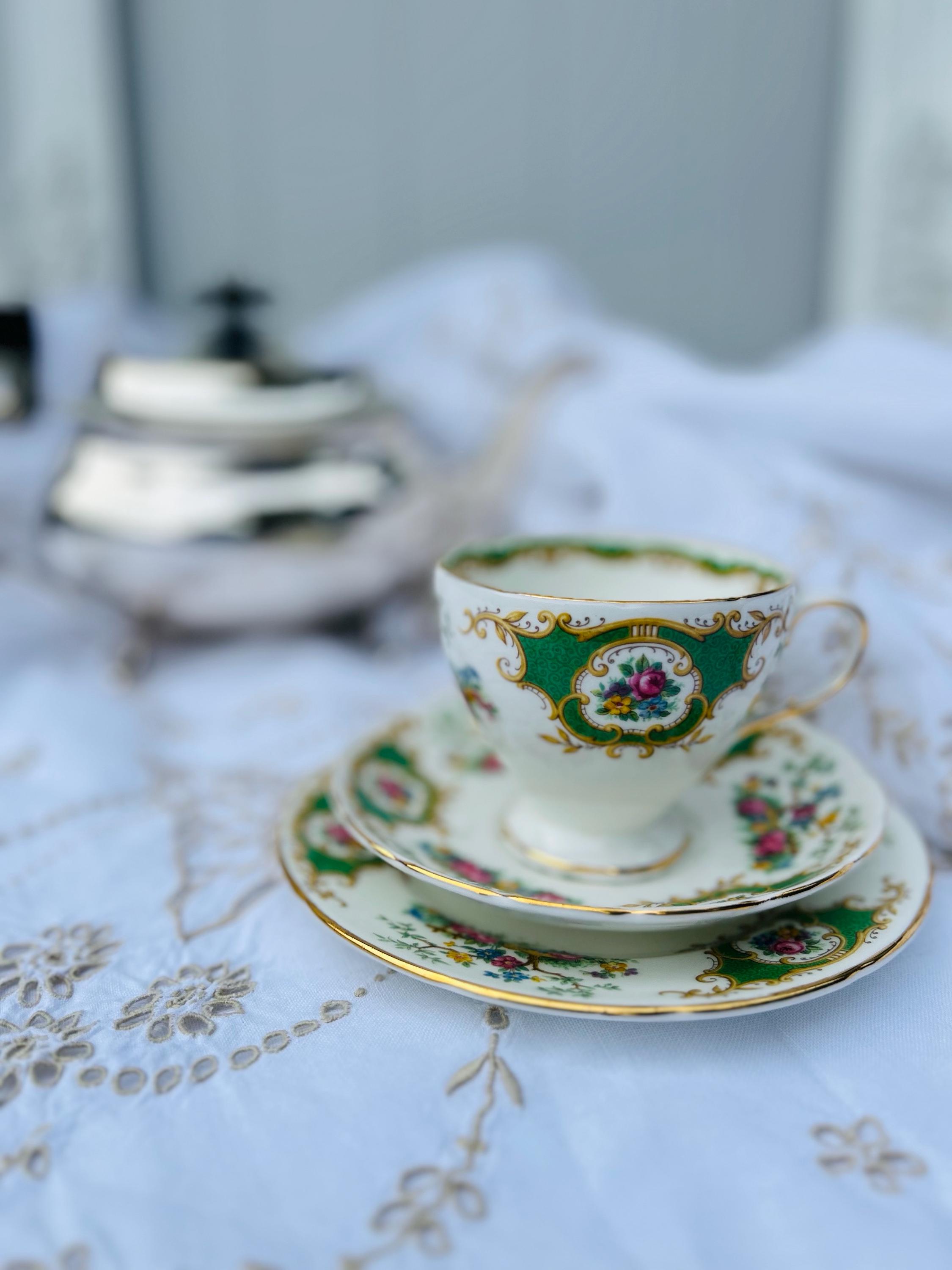 FOLEY CHINA ブロードウェイ カップトリオ Vintage TRIO Foley English Bone China, 'broadway' Design