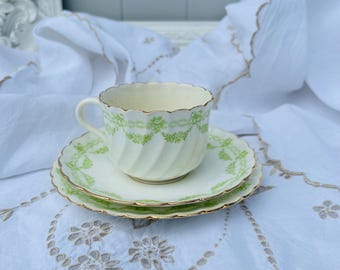 Zestaw do herbaty Vintage English Bone China Trio: zielono-złoty zestaw z muszelkami