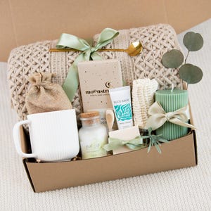 Hug in A Box Gift Box Self Care Gifts for Women Spa Gift Basket Encouragement Gift Relaxation Gift Box For Her Birthday Gift Basket for Mom