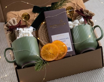 Cozy Winter Gift Basket for Families – New Home Gift Box, Mugs & Blanket