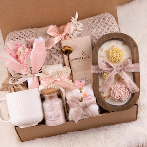 Mothers Day Gifts Gift Box for Mom Self Care Gifts for Her Women Birthday Gift Box for Women Spa Gift Box Sending Hugs Gift Basket for her