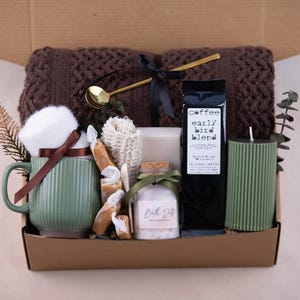 Matcha Lover Gift Box Matcha Latte Candle Cozy Gift for Matcha Lover Gift Set Coffee Lover Gift Box Pumpkin Spice Candle Gift Box BrownBlnktGreenMugs