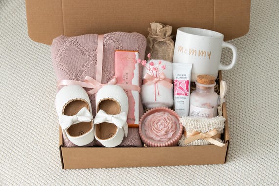 New Mom Gift Box, New Baby Gift, Pregnancy Care Package, Baby Girl Gift Box, Cozy Gift Basket for Friend