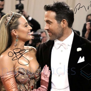 BLAKE LIVELY signed autographed GOSSIP GIRL SERENA VAN DER WOODSEN 8x10  photo