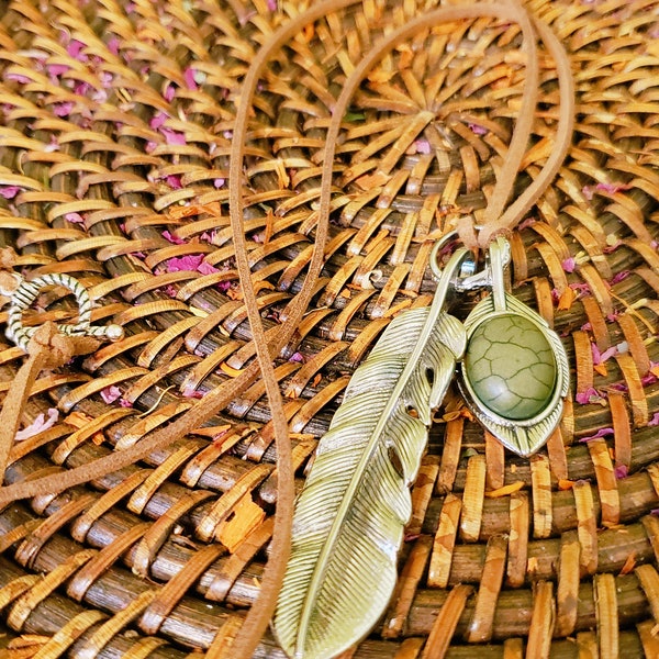Shell and Feather bohemian jewelry, boho chic, hippie style, Coachella, festival, eclectic