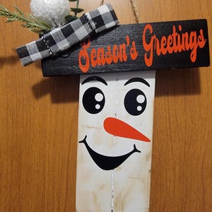 Adorable Wooden Snowmen Figurines - Festive Home Decor