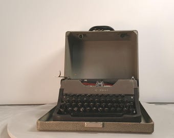 Underwood Portable Typewriter Vintage Manual With Carry Case Keys Strike