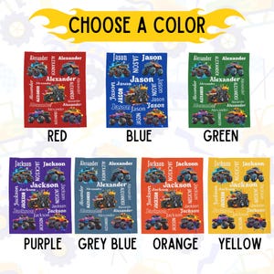 Op de afbeelding: Een selectie van kleurrijke dekens met monster truck ontwerpen en gepersonaliseerde namen. De dekens zijn verkrijgbaar in rood, blauw, groen, paars, grijsblauw, oranje en geel. De tekst "CHOOSE A COLOR" staat bovenaan.