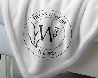 Coperta di peluche personalizzata in pile bianco, regalo di nozze unico per coppia, coperta con iniziali per anniversario, ricordo, nomi, data