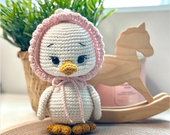 Lola The Duckling crochet pattern (ENG)